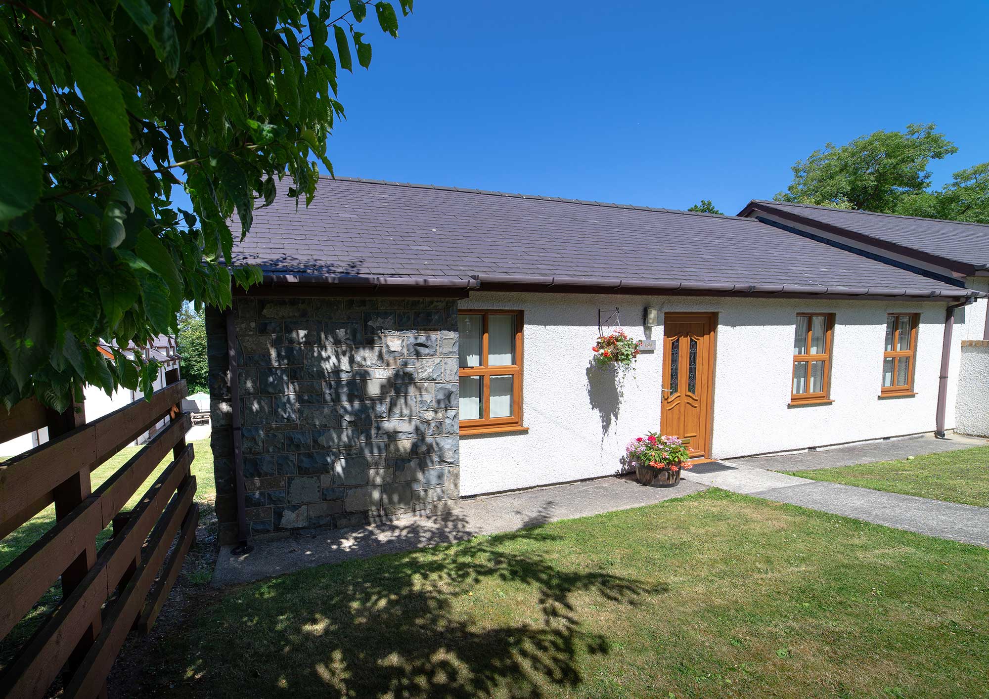 Graiglwyd Springs, Penmaenmawr - Oak and Ash cottages